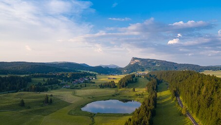 Photo en vue aérienne de la Vallée de Joux